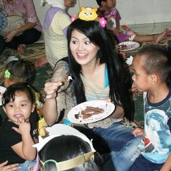 Vanilla 7Icons Rayakan Ultah Bersama Anak Panti