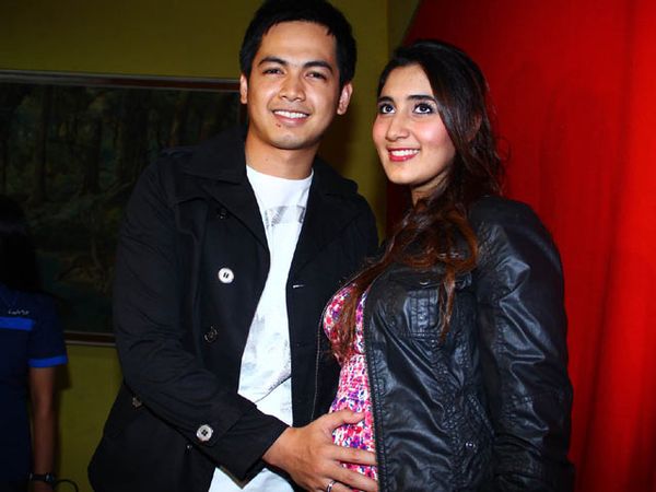 Kebahagiaan Tommy-Tania Sambut Si Buah Hati