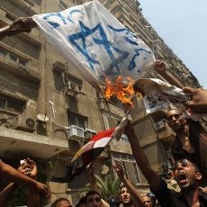 Kedubes Diserbu Massa, Dubes Israel Tinggalkan Mesir