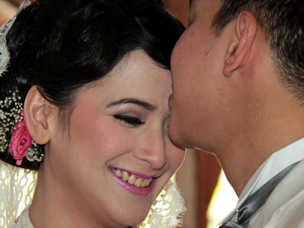 Andhara Early & Bugi Resmi Menikah