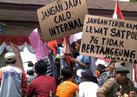 Warga Cakung Demo Kantor Walikota Jaktim