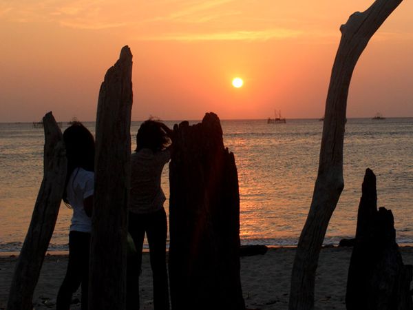 Keindahan Pantai Tanjung Lesung