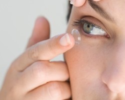 Ini 5 Lensa Kontak Teraneh di Dunia