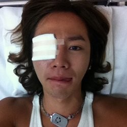 Mabuk Bareng Hyde Laruku, Jang Geun Suk Sakit Mata