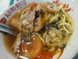 Senam Hamil Sambil Jajan Soto Mie