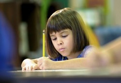 Minyak Ikan Bikin Anak Lebih Fokus di Sekolah