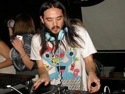 Steve Aoki Gaet Rivers Cuomo, Travis Barker, will.i,am, dan LMFAO untuk Album Baru