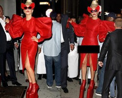 Lagi, Lady Gaga Pose Tanpa Pakai Celana Dalam