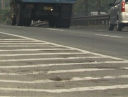 Pita Kejut Dipasang di Tol Cipularang Km 103 Arah Jakarta 