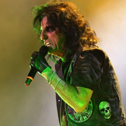 Konser di Indonesia, Alice Cooper Janjikan Banyak Kejutan
