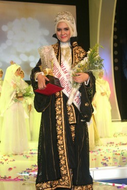 Dika Restiyani Resmi Dinobatkan Sebagai Muslimah Beauty 2011