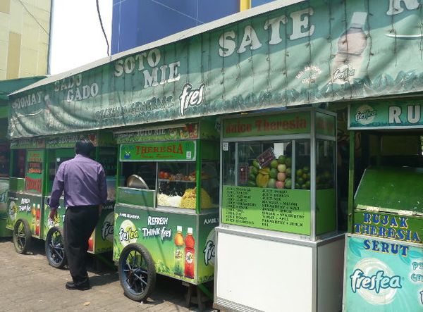Jajan Enak di Kuliner Theresia