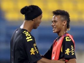 Dinho Sarankan Neymar ke Barca