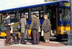 Lansia Jadi Langsing Karena Sering Naik Bus 