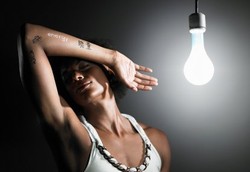 Cahaya Lampu Putih Menekan Produksi Hormon Tidur