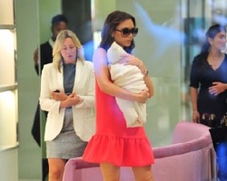 Victoria Beckham: Bayiku Senang Ada di Butik Prada