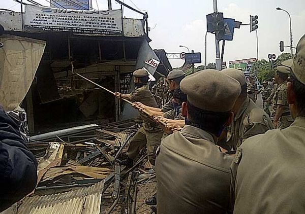 4 Bangunan Liar di Kalimalang Digusur