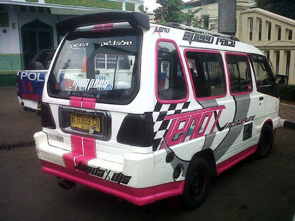 Angkot Tempat RS Diperkosa Penuh Stiker Cabul