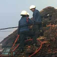 Tiga Rumah di Jalan Dinoyo Dilalap Api