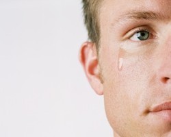 10 Hal yang Bisa Bikin Pria Menangis
