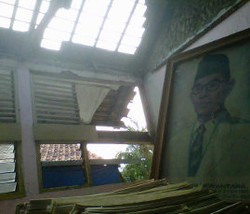 Menjenguk Ki Hajar Dewantara di Gedung Sekolah Tanpa Atap