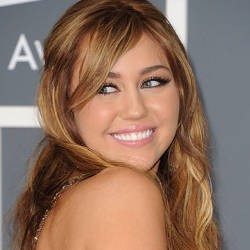 Miley Cyrus: Pacarku Sangat Sempurna