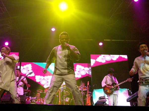 Konser 25 Tahun Kahitna