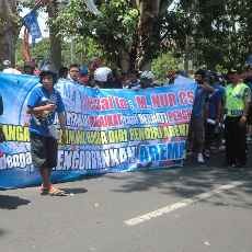 Aremania Kembali Turun ke Jalan