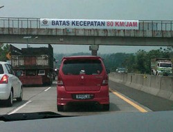 Peringatan Batas Kecepatan di Tol Cipularang Km 90-100 Arah Bandung