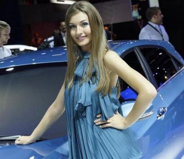 Wanita Seksi di Frankfurt Motor Show 2011