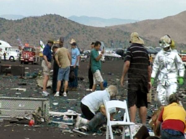 Gagal Manuver, Pesawat Tabrak Penonton