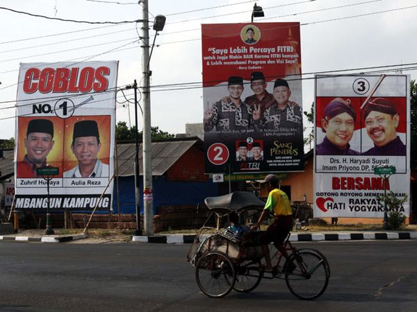 Perang Poster Pilkada Kota Yogyakarta