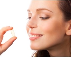 Rajin Minum Vitamin Mencegah Kulit Berjerawat