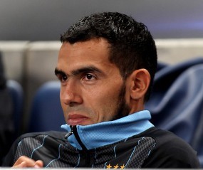 Tevez Diminta Menunggu