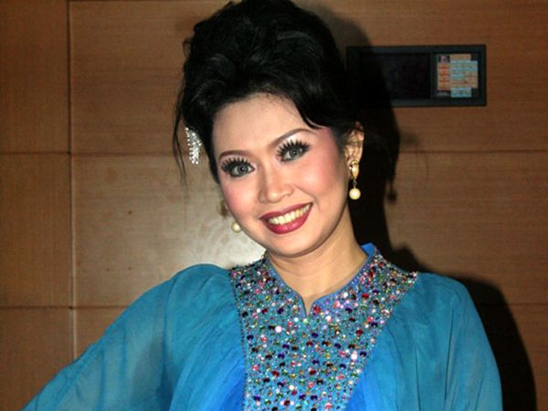 Ratna Listy Tetap Cantik & Menawan
