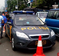 Pulang Larut, Perempuan Boleh Minta Tumpangan Mobil Polisi