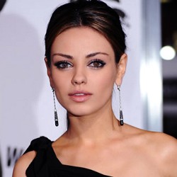 Jawaban Mila Kunis Soal Ponsel Dibajak dan Foto Bugil