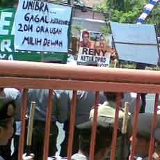 Ribuan Warga Kediri Tuntut DPRD Realisasikan Universitas Brawijaya