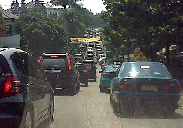 Jalan Surya Sumantri Macet