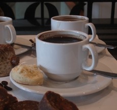 Slurrp..Asyiknya Ngopi Sore di Hotel Bintang 5