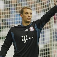 Neuer Sukses Lewati Ujian di Veltins Arena