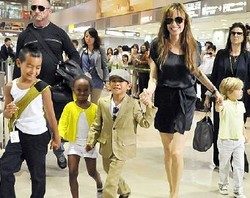 Takut Mafia, Pitt & Jolie Sewa Pasukan Khusus