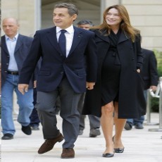 Hamil Besar, Carla Bruni Tampil Perdana di Depan Publik