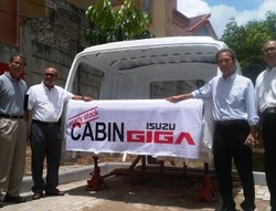 Isuzu Tunjukkan Eksistensi Giga di Kalimantan