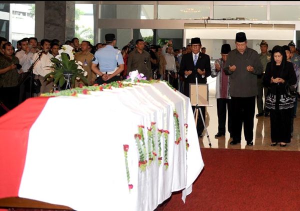 SBY Melayat Sutjipto