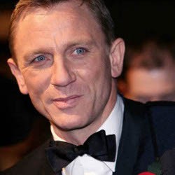 Syuting di India, Film James Bond Diprotes