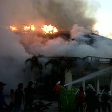 Walikota dan Wakil Walikota Ikut Pantau Kebakaran di Balai Pemuda