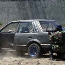 Kopaska TNI AL Lumpuhkan Musuh Penghadang Rombongan VIP