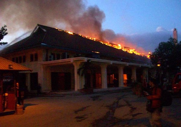 Gedung Balai Pemuda Surabaya Terbakar