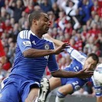Ashley Cole Bebas dari Sanksi